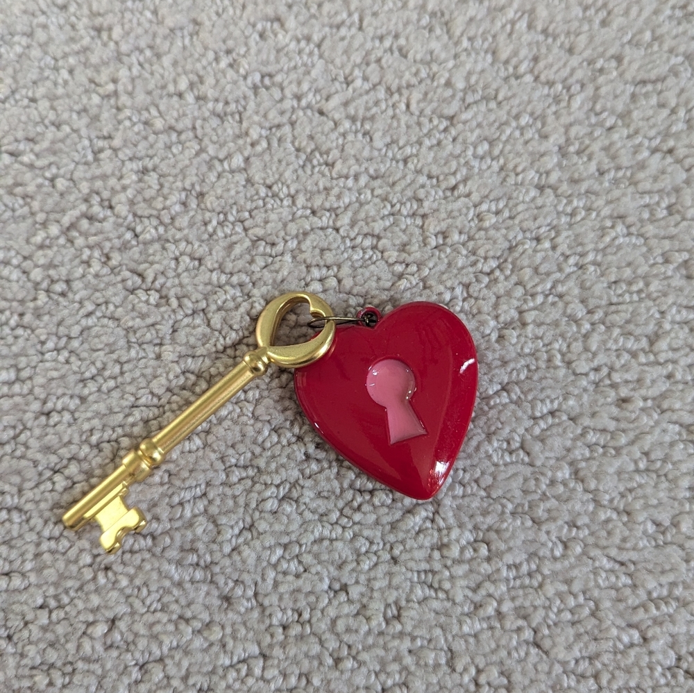 Victoria's Secret Valentine's Day display pin